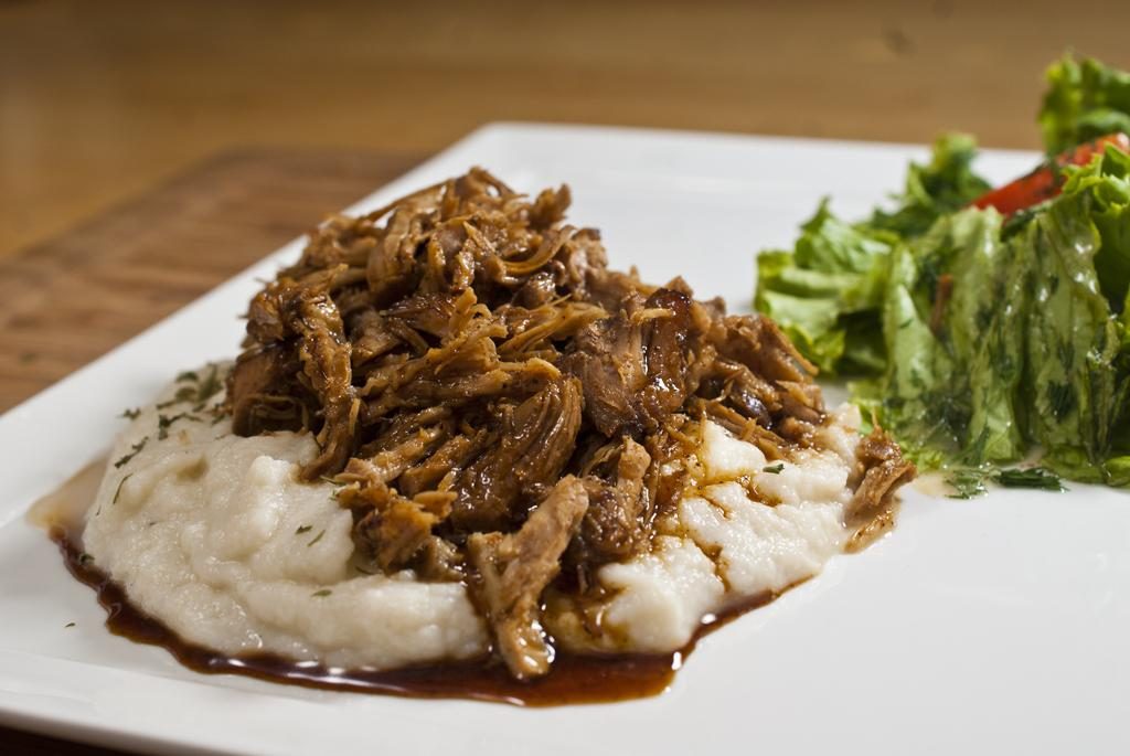Slowcooker Pulled Pork in a Balsamic Sauce on Cauliflower Pure