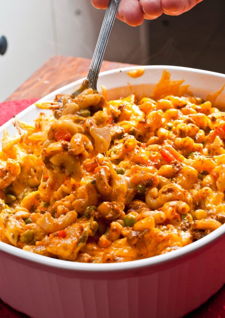 Cheesy beef and macaroni casserole
