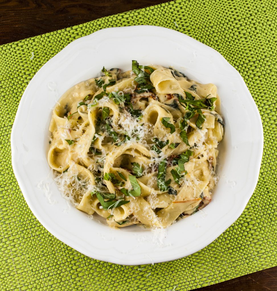 Pappardelle with chicken, sun dried tomato and spinach white wine cream sauce