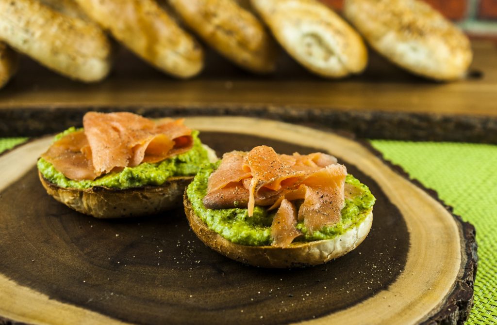 Bagels With Smoked Salmon and Chickpea Pesto