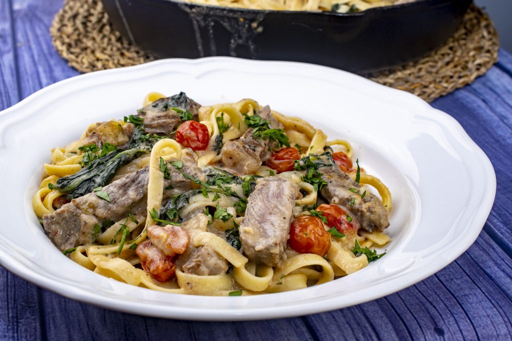 One Pot Fettuccine Alfredo with Spinach, Steak, and Cherry Tomatoes
